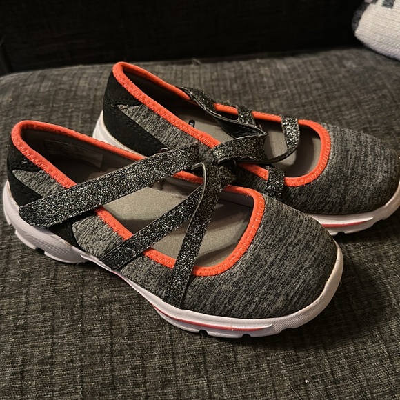 Athletic Works shoes, girls sz 12. Very good used condition. - Picture 2 of 3